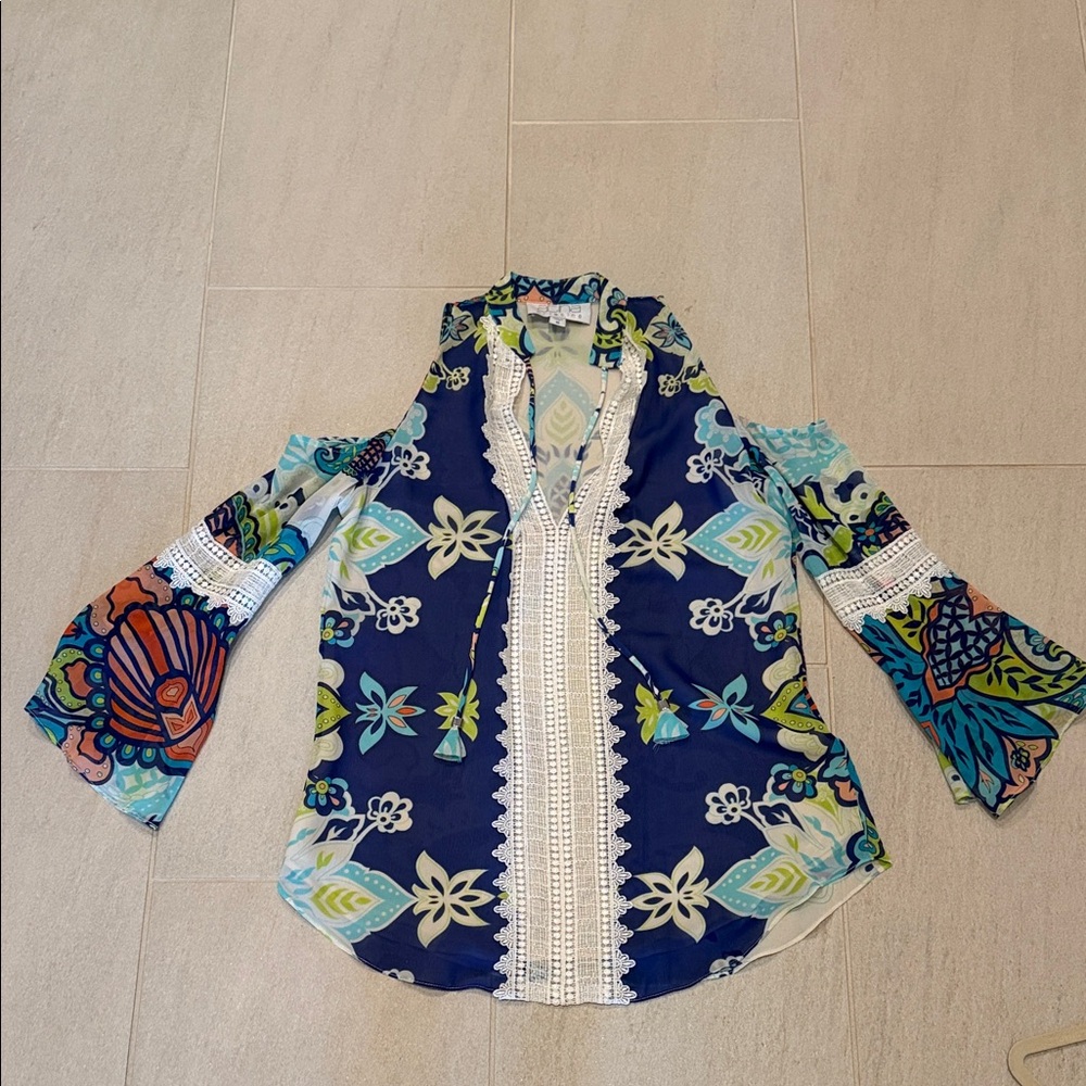 Cold-Shoulder Floral Lace-Trim Blouse in Navy and Turquoise